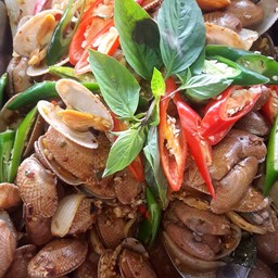 ผัดหอยลายน้ำพริกเผา