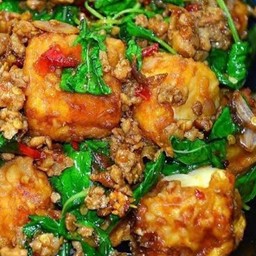 ข้าวกะเพราเต้าหู้ไข่