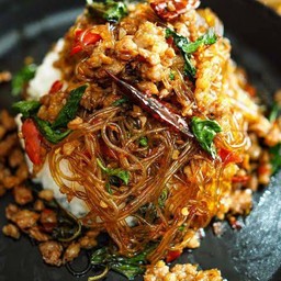 กะเพราวุ้นเส้นหมูสับราดข้าว