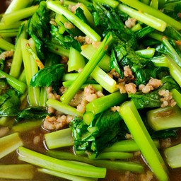 กวางตุ้งผัดหมูสับ