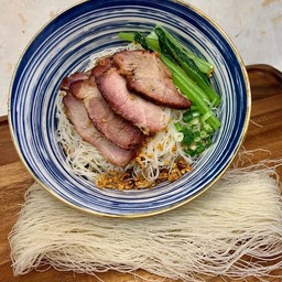 เส้นหมี่ หมูแดง+เนื้อปู แห้ง