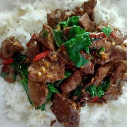 กระเพราตับหมู