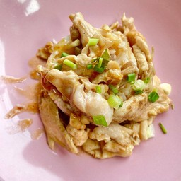 ข้าวไก่กระเทียมพริกไทย