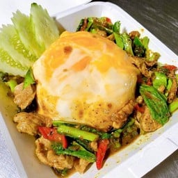 ข้าวไข่ข้นเครื่องแกง