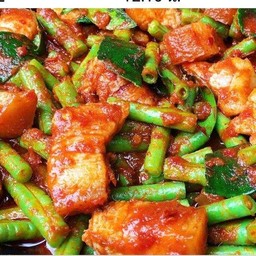 พริกแกงหมูกรอบ