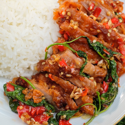 ข้าวกะเพราหมูทอด