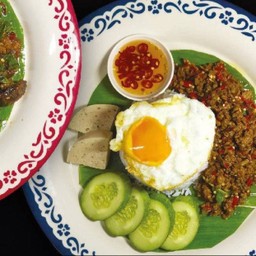 ข้าวกะเพราถาดเนื้อ