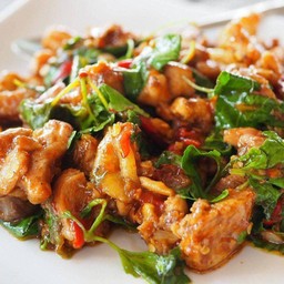 กระเพราขี้เมาไก่