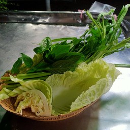 ผักหมูกระทะ