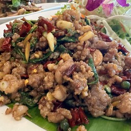 กระดูกอ่อนผัดเผ็ดโบราณ