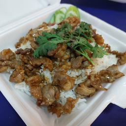 เนื้อทอดกระเทียมราดข้าว