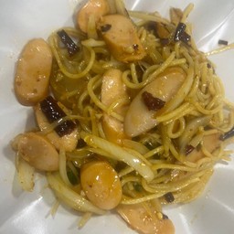 สปาเก็ตตี้ไส้กรอกพริกแห้ง