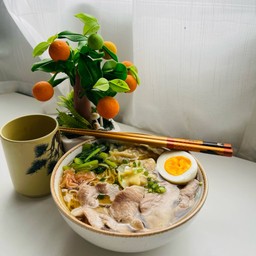 บะหมี่เกี๊ยวน้ำหมูชาบู