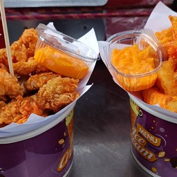 สถานีเขย่า ไก่เขย่า & เฟรนฟราย ตลาด 200ปี รังสิต