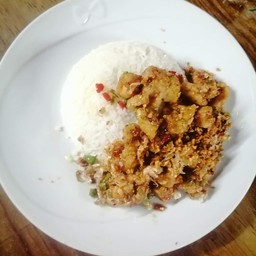 ข้าวไก่คั่วพริกเกลือ