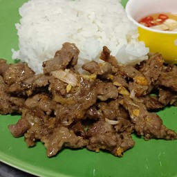 ผัดกระเทียมราดข้าว หมู,อกไก่,เนื้อวัว,ไก่ เนื้อน่อง