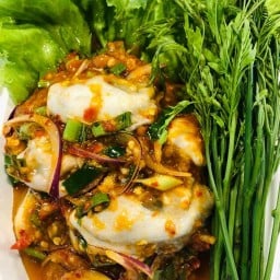 ยำหอยนางรมสองพี่น้อง(เจ้าเก่าสตีทฟู้ดจอมเทียน)  บิ๊กมาร์เก็ต