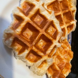 ครอฟเฟิล & กลับแกล้ม ลูอิส