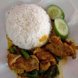 เครื่องแกงซี่โครงอ่อนราดข้าว