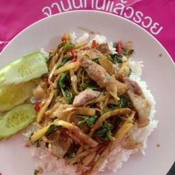 ผัดกะเพราหน่อไม้