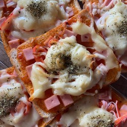 ขนมปังชีสซ่า ขนมจีบไส้บึ้มม