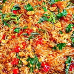 ข้าวราดวุ้นเส้นกะเพรา