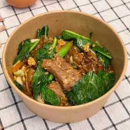 เส้นใหญ่ผัดซีอิ๊วหมู