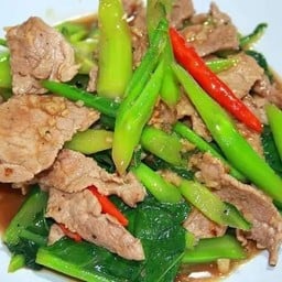 ข้าวคะน้าหมูชิ้น(ฟรีไข่ดาว)
