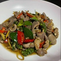 ผัดขี้เมาเครื่องในไก่