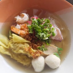 ก๋วยจั๊บไก่ตุ๋น+หมูตุ๋น..(ป้าแดงเจ้าเก่า)