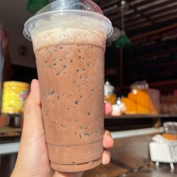 โอวัลตินเย็น ( ที่ร้านใส่น้ำข้น ไม่ได้ใส่น้ำตาลร่วมด้วยนะคะ )