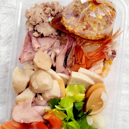 ยำรวมมิตรวุ้นเส้น