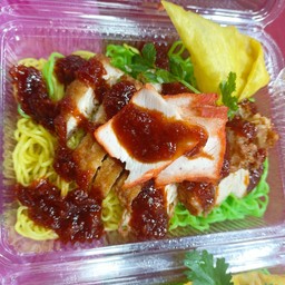 บะหมี่ไก่กรอบ+หมูแดง