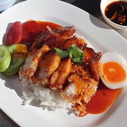 ข้าวหมูรวมแดง-กรอบรมควัน