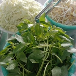 ร้านขนมจีนเส้นสดอยู่ ซอยสุเหร่าตลาดนัดคอกม้า  ต.ปากน้ำ  อ.เมือง  จ.สมุทรปราการ 1