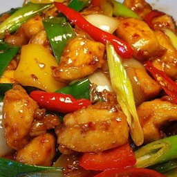 ผัดพริกเผาไก่ราดข้าว
