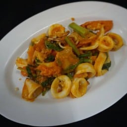 หมึกผัดไข่เค็ม