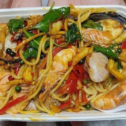 สปาเก็ตตี้ผัดขี้เมา ทะเลรวม