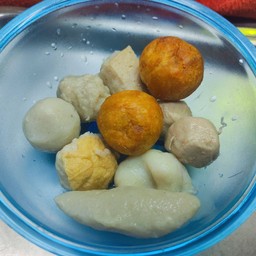 ลูกชิ้นรวมลวก