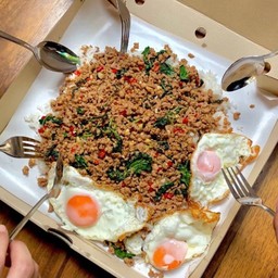 กะเพราถาด @บาร์นม มหาชัย มหาชัย