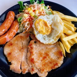 ชุดหมูต้องอิ่มแล้วปะ