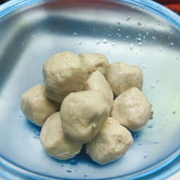 ลูกชิ้นหมูลวก