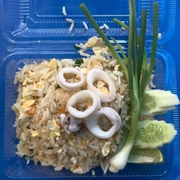 ข้าวผัดปลาหมึก
