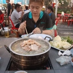 ร้านซ้อเอี้ยงก๋วยเตี๋ยวไก่มะระบุปเฟ่ต์