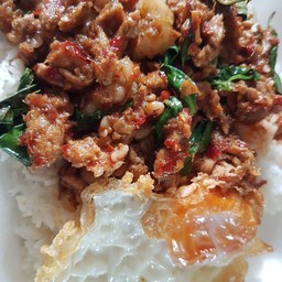 เนื้อผัดพริกแกง+ไข่ดาว