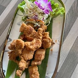 สามชั้นทอดน้ำปลา