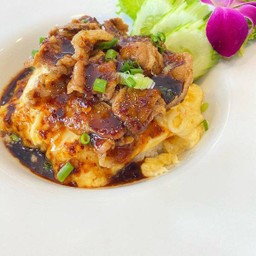 ข้าวไข่ข้นราดเนื้อย่างน้ำจิ้มแจ่ว