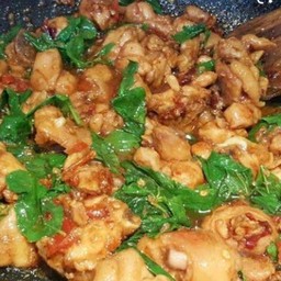 กะเพราไก่(เนื้อสะโพก)