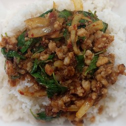 ผัดพริกเผาหมูสับ ราดข้าว