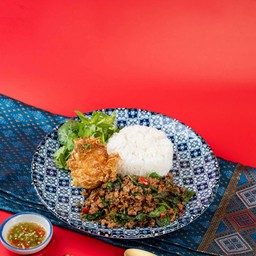 ข้าวกะเพราไก่หรือหมูสับ